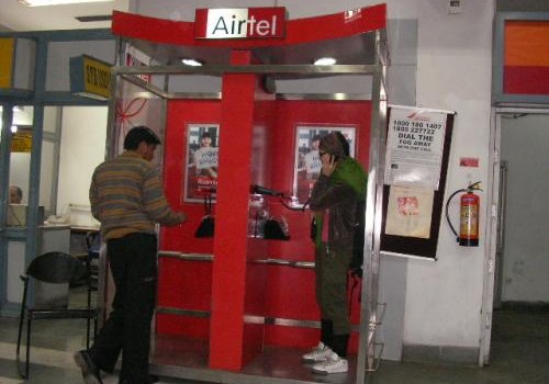 インド　デリー　電話