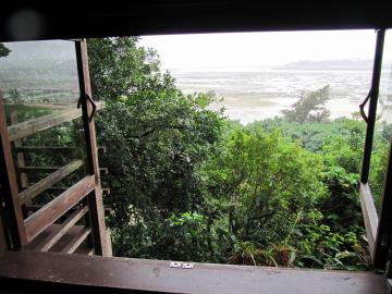 沖縄　レストラン　楽水