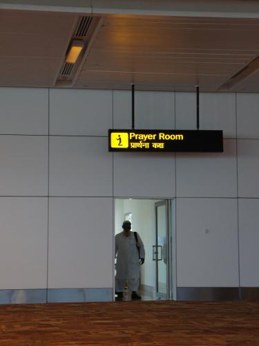 インド　デリー空港