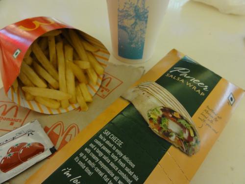 インド　マクドナルド　デリー空港