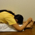 前屈　背が伸びる　パスチモッターナーサナ　西側を強く伸ばすポーズ　前屈　ヨガ　アーサナ