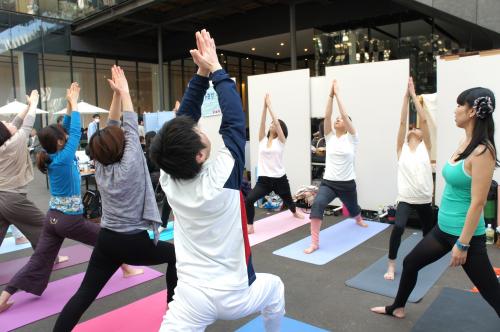アシュタンガヨガ　ヴィーラバドラーサナA　yogatha
