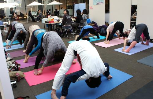 アシュタンガヨガ　ヨガッサ　yogatha　プラサーリタパドッタナーサナ