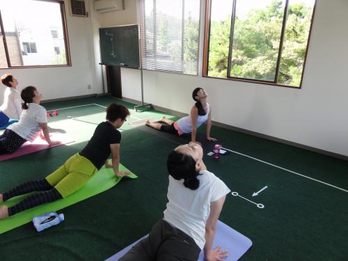 YRO　ヨガ　ランニング　ウールドヴァムカシュバナーサナ　アップドッグ　ヨガポーズ