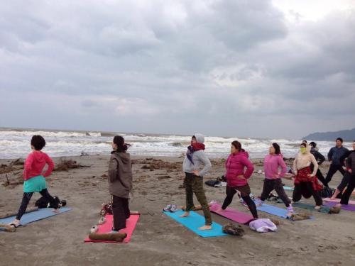 ビーチヨガ　ヨガ　アーサナ