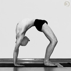 アシュタンガヨガ　ウールドヴァダヌラーサナ