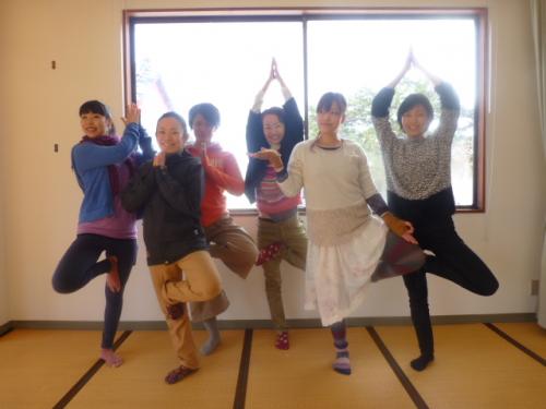 太陽礼拝108回　イベント　ヨガ　ヴィリクシャーサナ　木のポーズ
