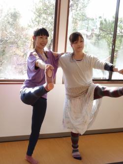 太陽礼拝108回　イベント　ヨガ　アーサナ　ウッティタハスタパーダングシュターサナ