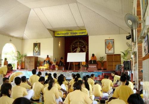 インド　シバナンダヨガ　アシュラム　TTC