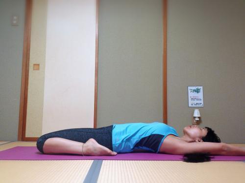 スプタヴィーラーサナ　アーサナ　ヨガ