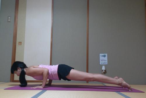 チャトランガダンダーサナ