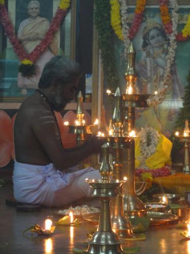 インド　シバナンダアシュラム　プジャ