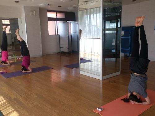 アシュタンガヨガ　シールシャーサナ