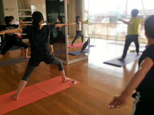 アシュタンガヨガ　ヴィーラバドラーサナⅡ