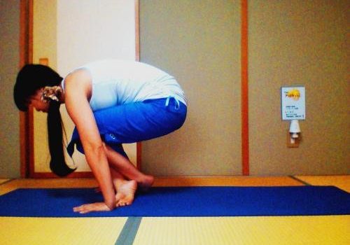 アシュタンガヨガ　ジャンプスルー　やり方