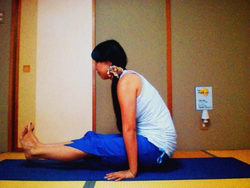 アシュタンガヨガ　ジャンプスルー　やり方