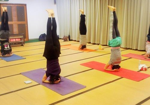 シールシャーサナ