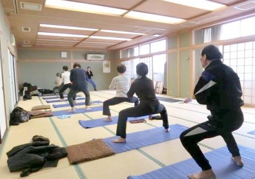 シニアヨガ　健康ヨガ