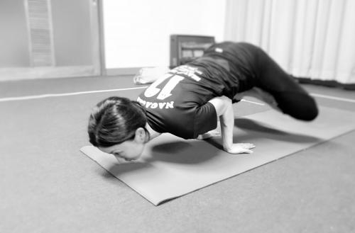 マユラーサナ　カイラビニ香奈