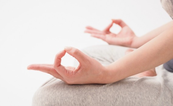 ヨガ　胡坐　瞑想　お正月