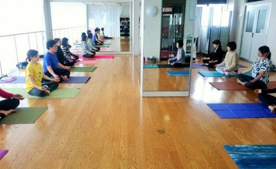 太陽礼拝108回　呼吸法　プラナヤマ　ヨガ