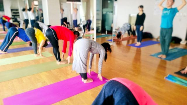 太陽礼拝108回 スリヤナマスカーラ ヨガ