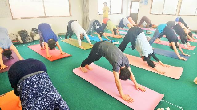 太陽礼拝108回　ヨガッサ　yogatha　アドームカシュヴァナーサナ