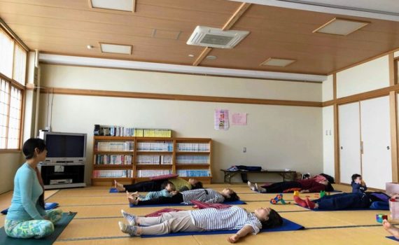 親子ヨガ　ママヨガ　産後