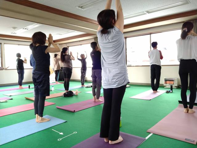 太陽礼拝＆月礼拝　ヨガ　アーサナ