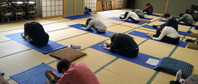 長岡　シニアヨガ　健康ヨガ