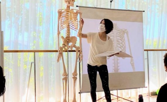 ヨガ解剖学　理学療法士　Mie