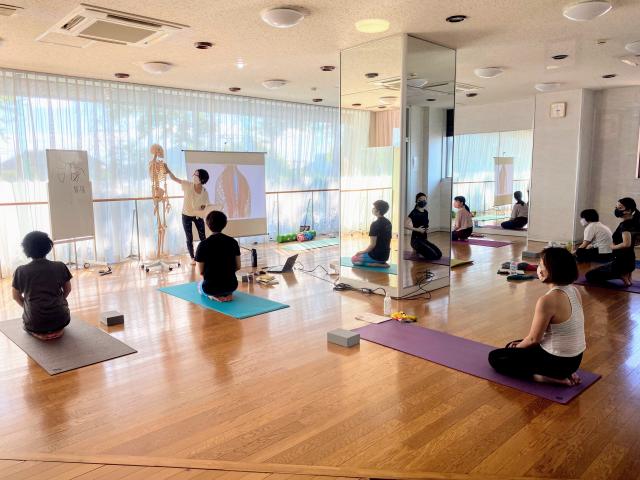 ヨガ解剖学　理学療法士　Mie