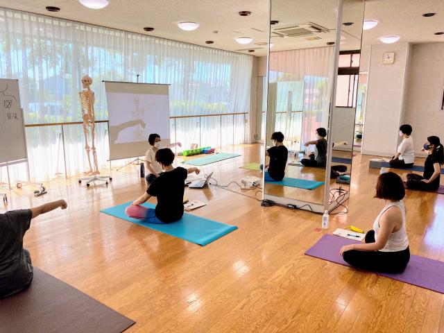 ヨガ解剖学　理学療法士　Mie