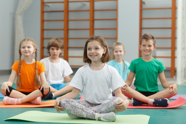 親子ヨガ　子ども　キッズヨガ